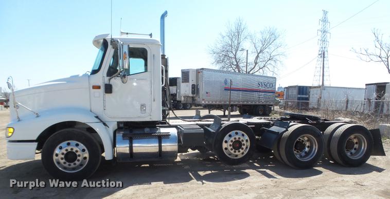 image for item DA0648 2002 International 9100i semi truck