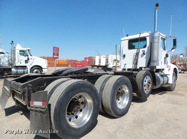 image for item DA0648 2002 International 9100i semi truck