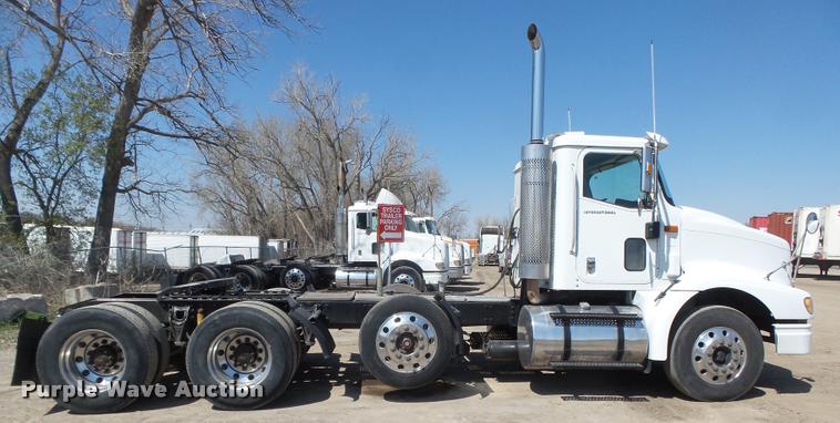 image for item DA0648 2002 International 9100i semi truck