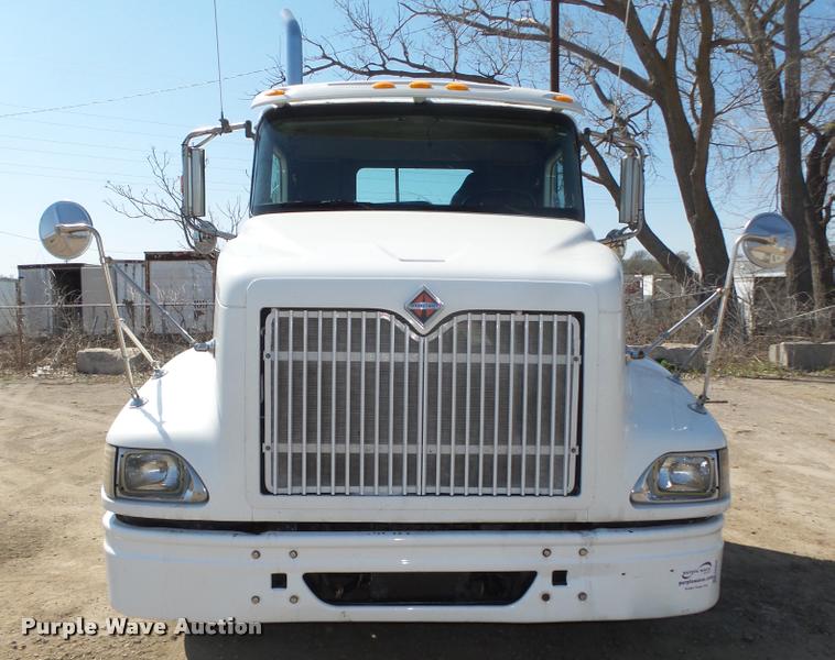 image for item DA0648 2002 International 9100i semi truck