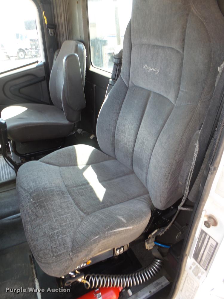 image for item DA0648 2002 International 9100i semi truck