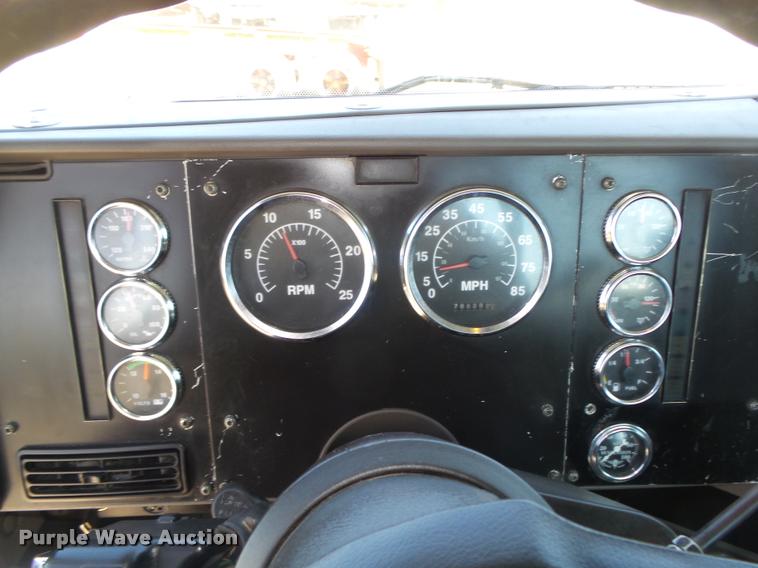 image for item DA0648 2002 International 9100i semi truck