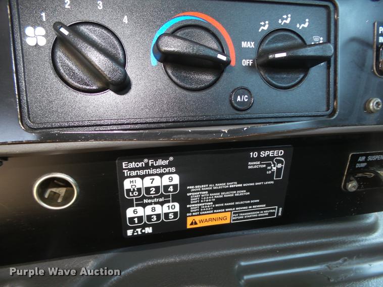 image for item DA0648 2002 International 9100i semi truck