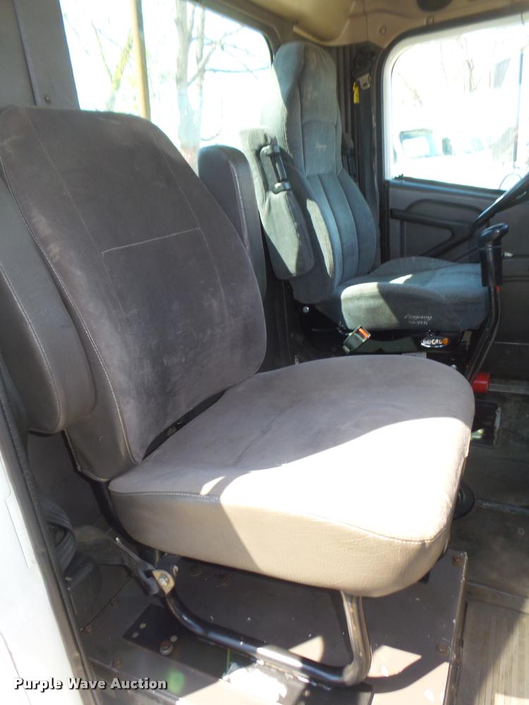 image for item DA0648 2002 International 9100i semi truck