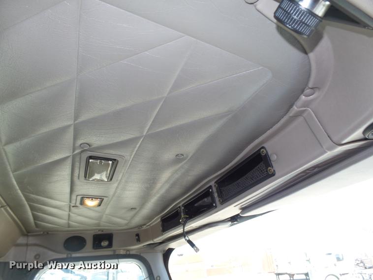 image for item DA0648 2002 International 9100i semi truck