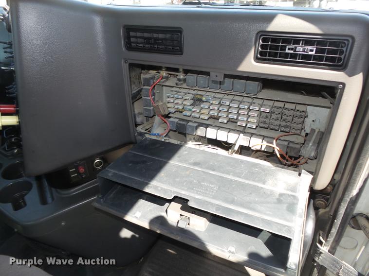 image for item DA0648 2002 International 9100i semi truck