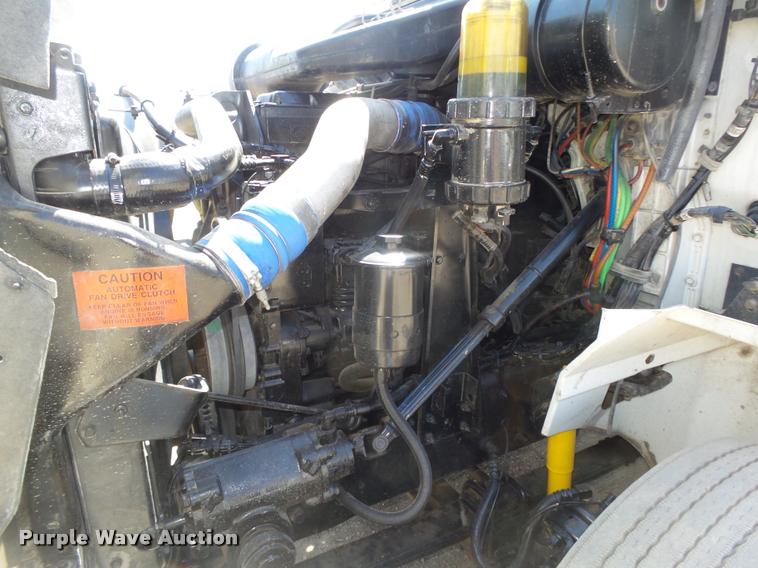 image for item DA0648 2002 International 9100i semi truck