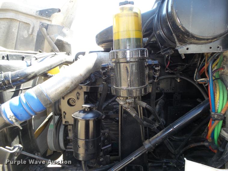 image for item DA0648 2002 International 9100i semi truck