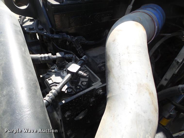 image for item DA0648 2002 International 9100i semi truck