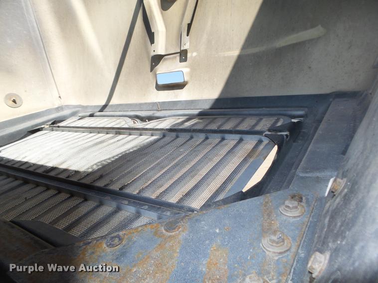 image for item DA0648 2002 International 9100i semi truck