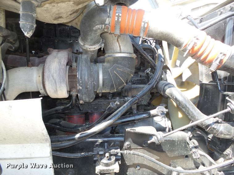 image for item DA0648 2002 International 9100i semi truck