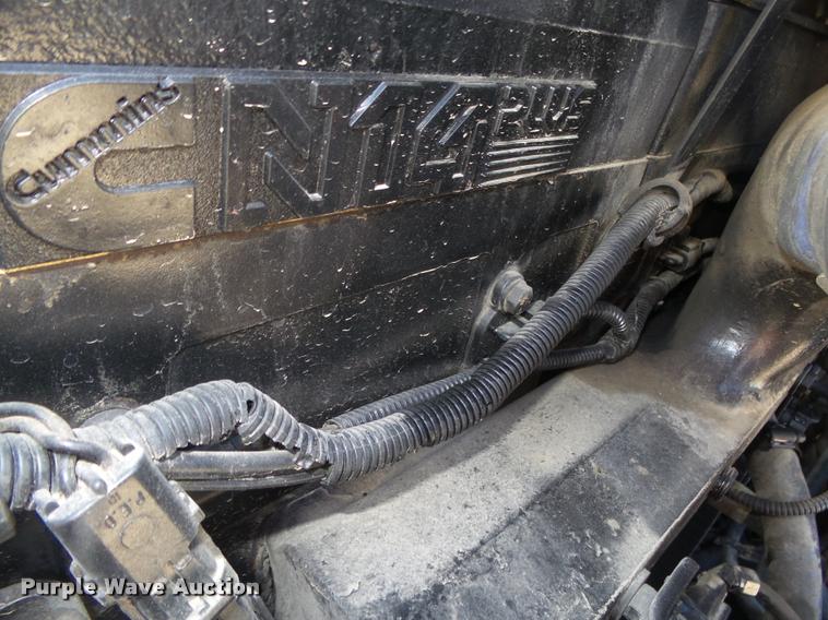 image for item DA0648 2002 International 9100i semi truck