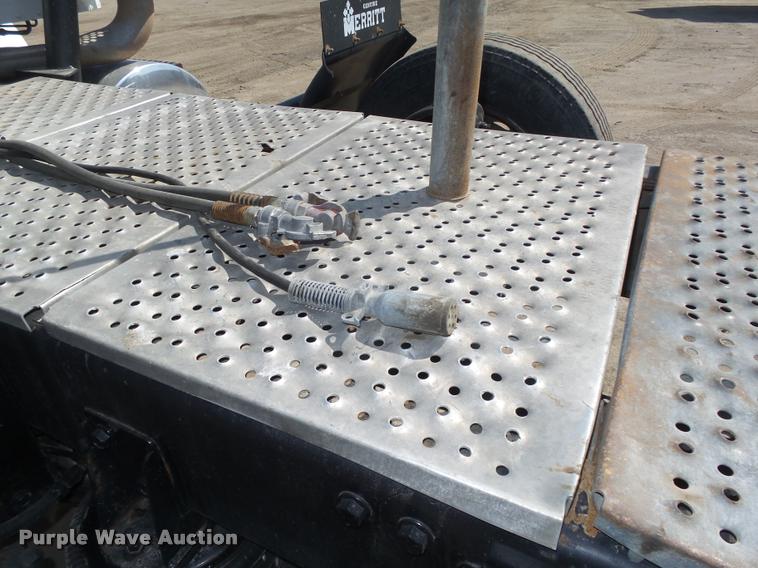 image for item DA0648 2002 International 9100i semi truck