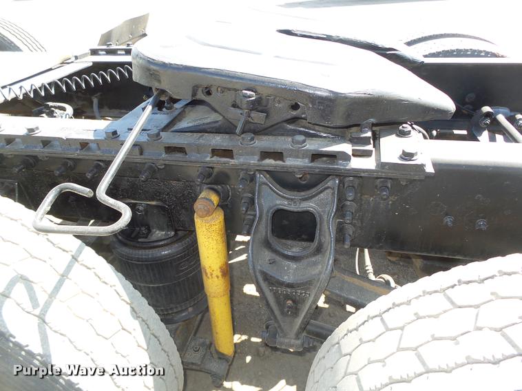 image for item DA0648 2002 International 9100i semi truck