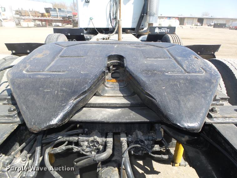 image for item DA0648 2002 International 9100i semi truck