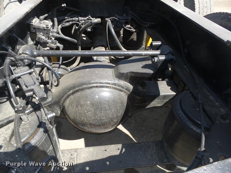 image for item DA0648 2002 International 9100i semi truck