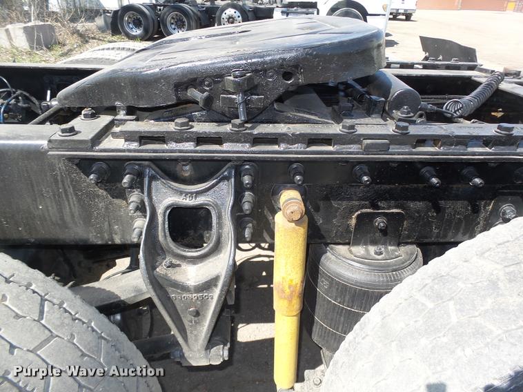 image for item DA0648 2002 International 9100i semi truck