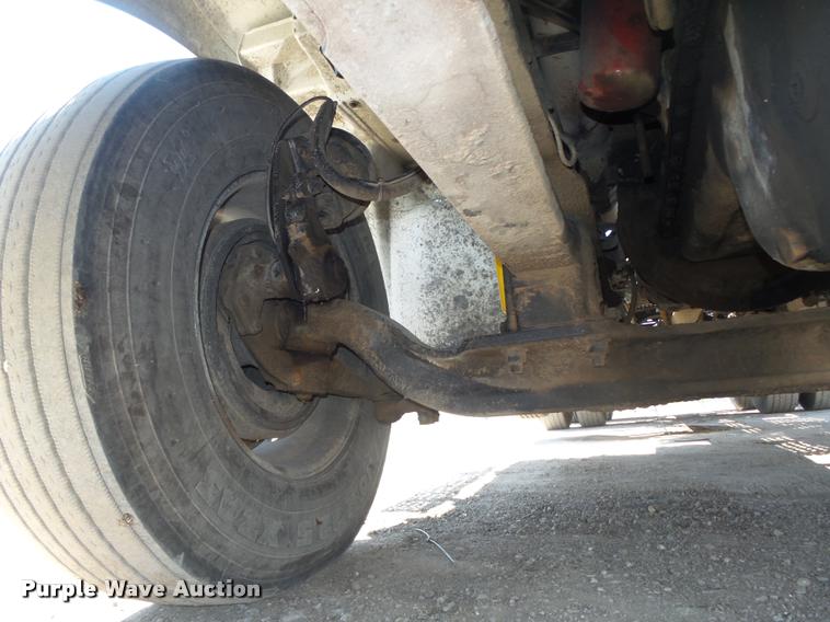 image for item DA0648 2002 International 9100i semi truck