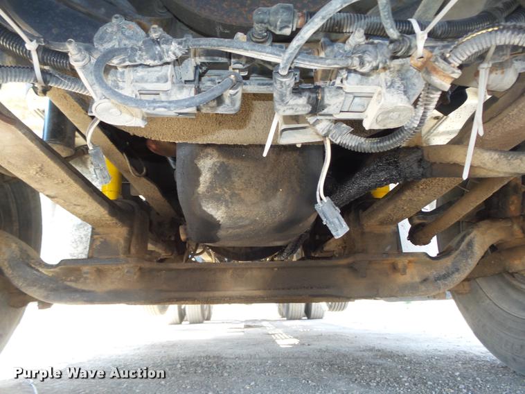 image for item DA0648 2002 International 9100i semi truck