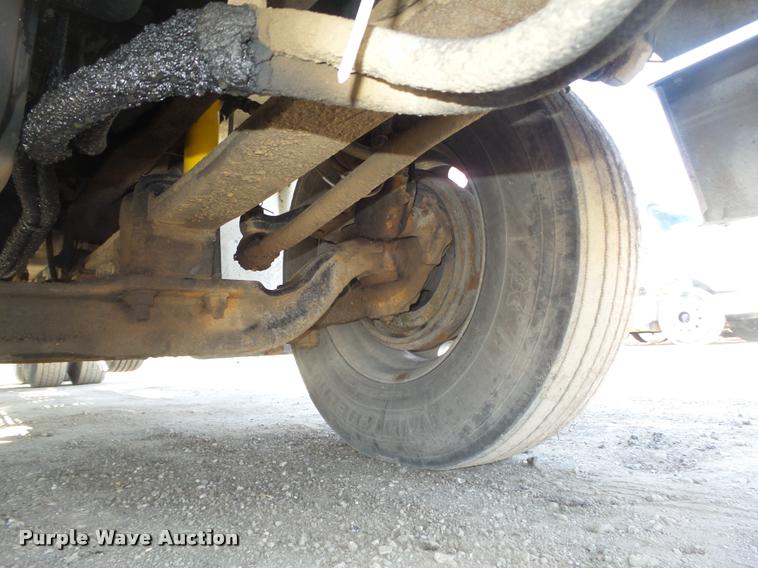 image for item DA0648 2002 International 9100i semi truck