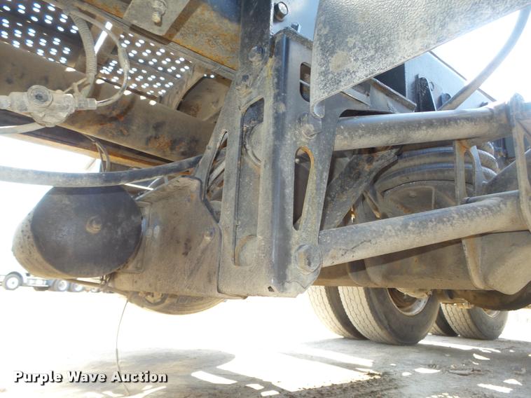 image for item DA0648 2002 International 9100i semi truck