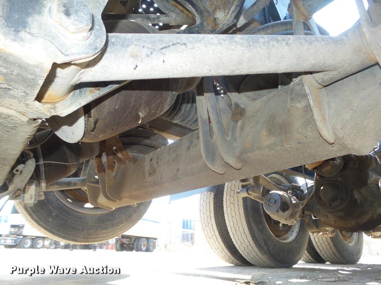 image for item DA0648 2002 International 9100i semi truck