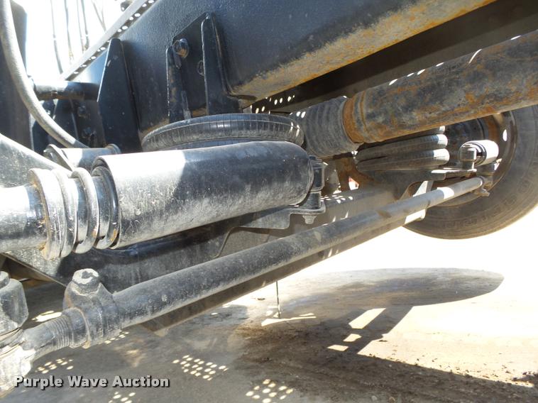 image for item DA0648 2002 International 9100i semi truck