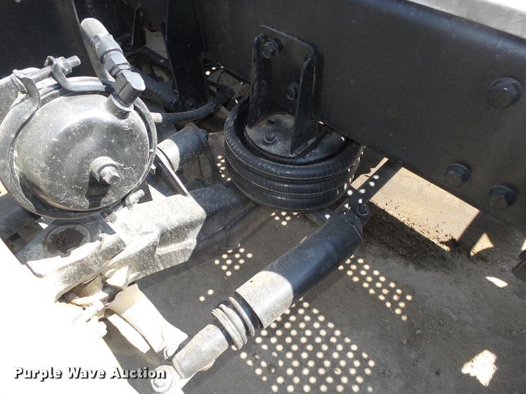 image for item DA0648 2002 International 9100i semi truck