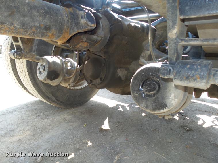 image for item DA0648 2002 International 9100i semi truck