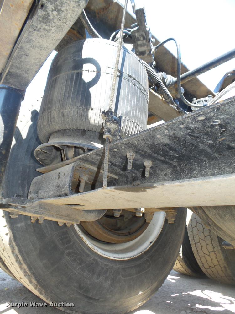 image for item DA0648 2002 International 9100i semi truck