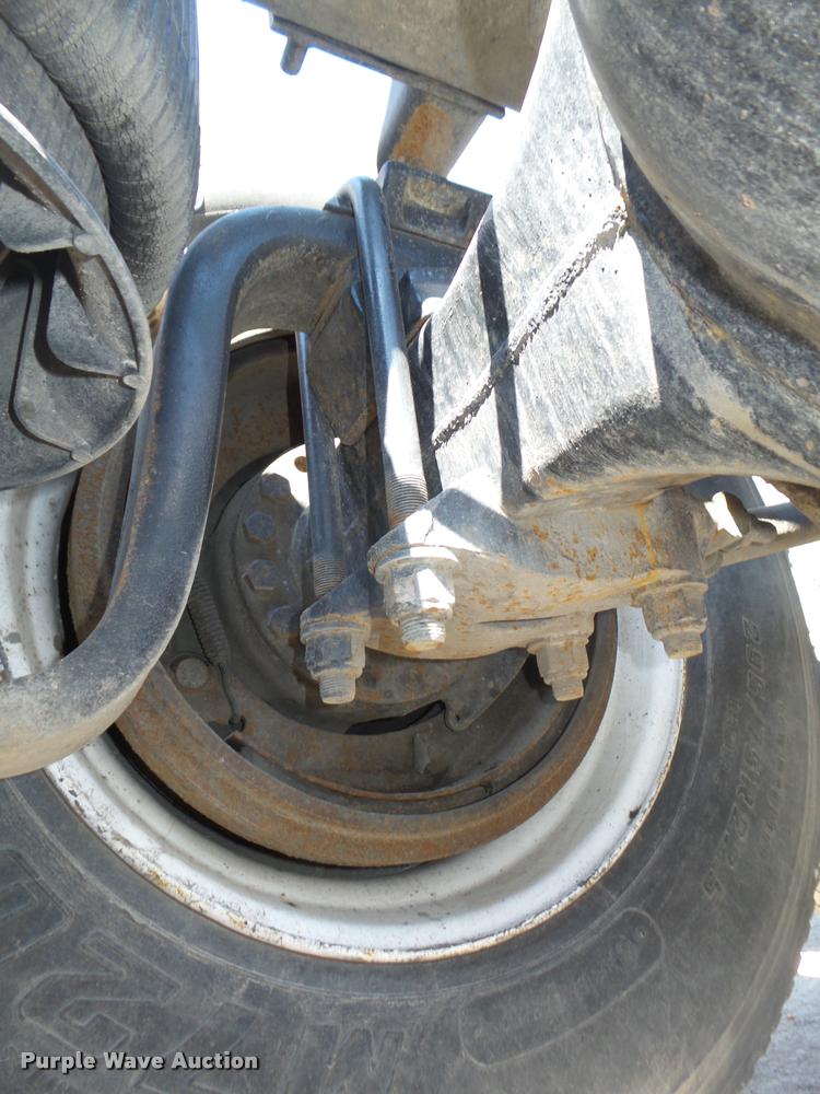 image for item DA0648 2002 International 9100i semi truck