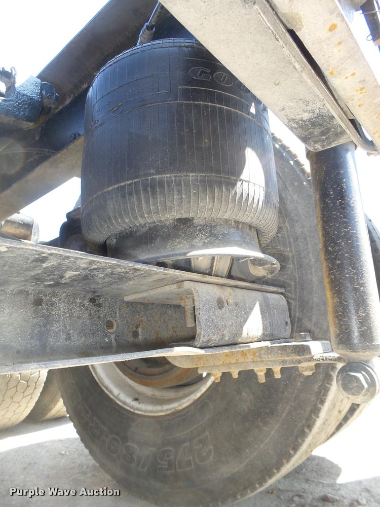 image for item DA0648 2002 International 9100i semi truck