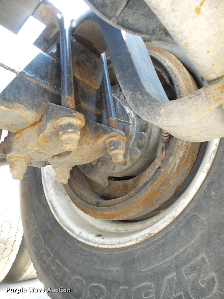 image for item DA0648 2002 International 9100i semi truck