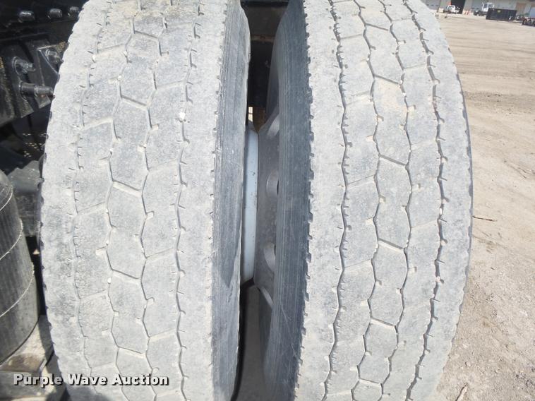 image for item DA0648 2002 International 9100i semi truck