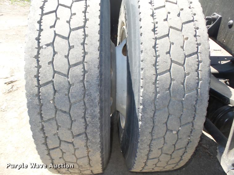 image for item DA0648 2002 International 9100i semi truck