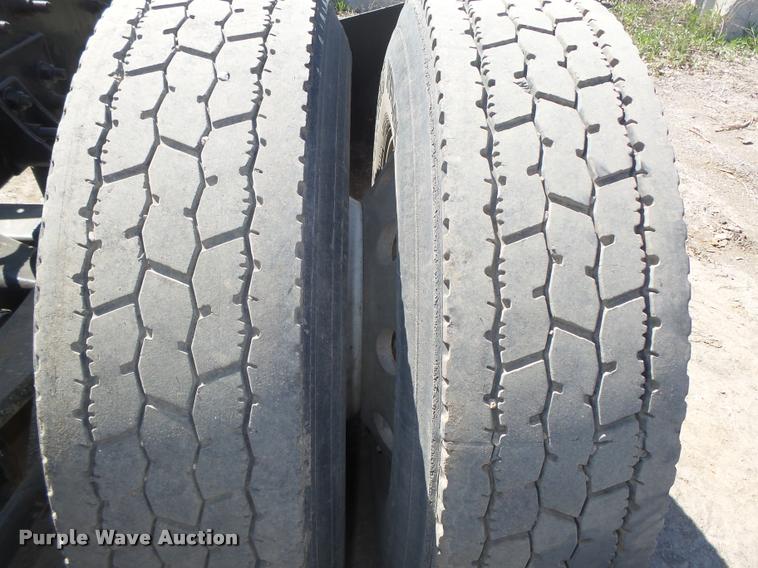 image for item DA0648 2002 International 9100i semi truck