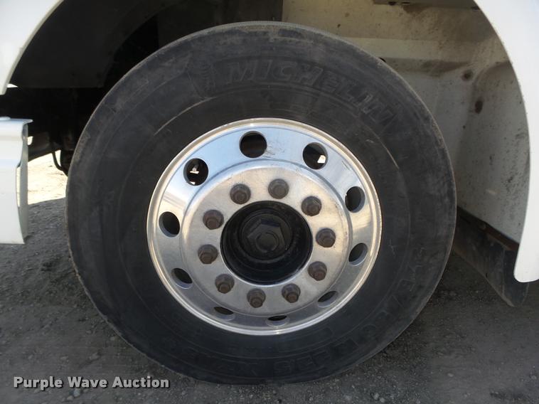 image for item DA0648 2002 International 9100i semi truck