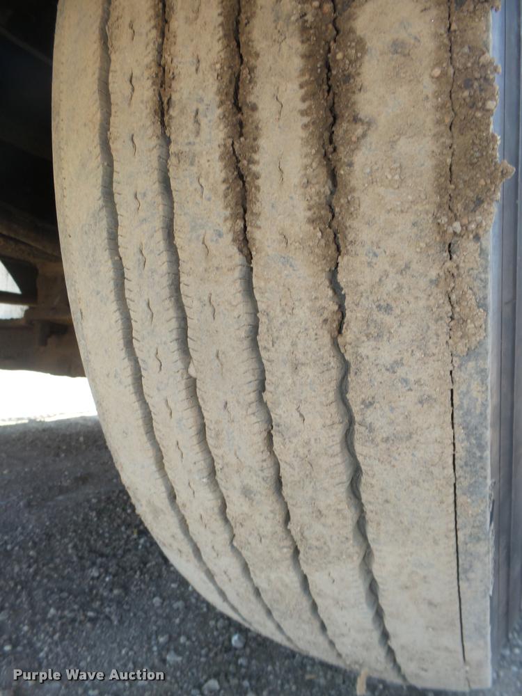 image for item DA0648 2002 International 9100i semi truck