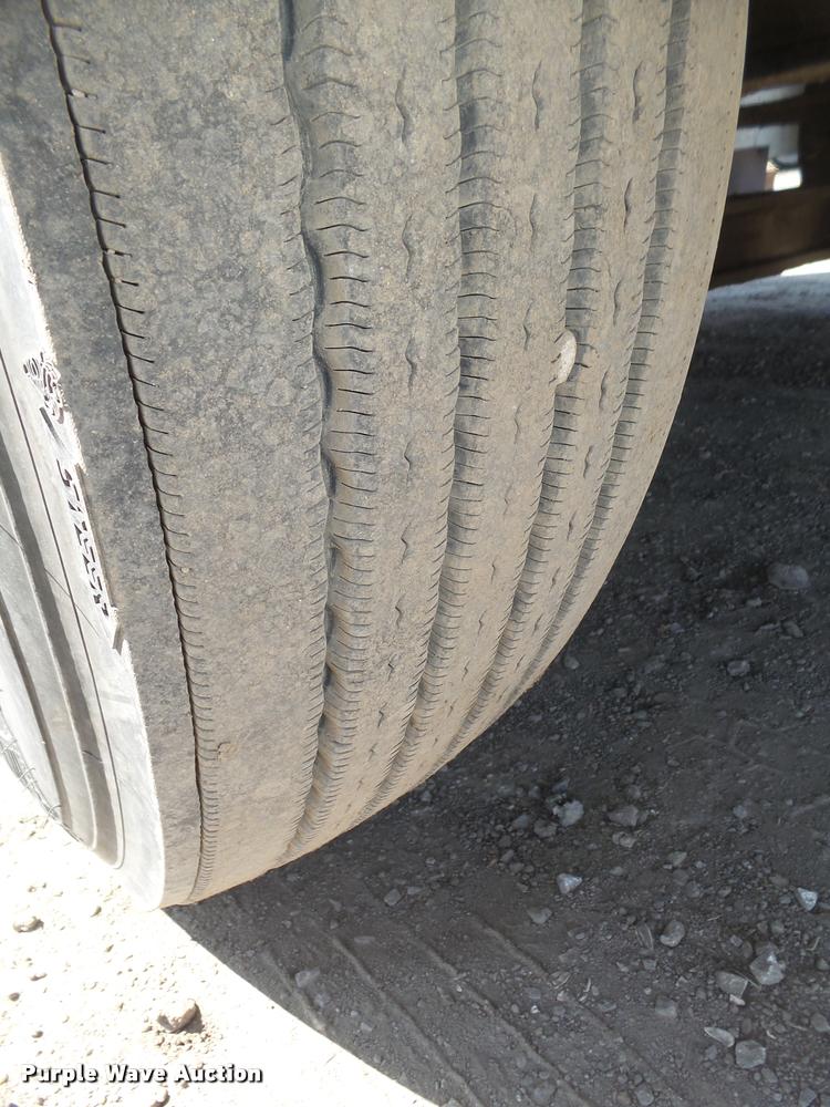 image for item DA0648 2002 International 9100i semi truck