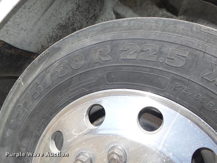 image for item DA0648 2002 International 9100i semi truck