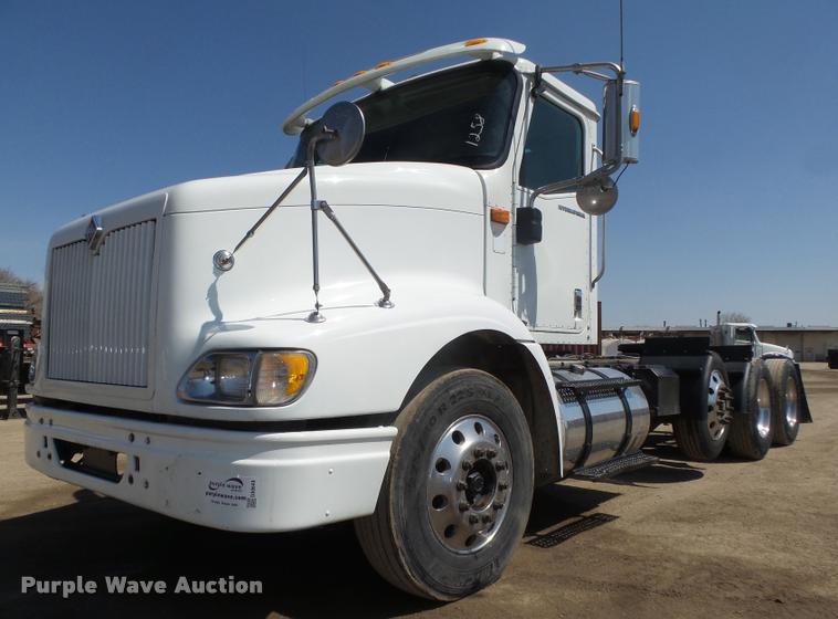 image for item DA0649 2002 International 9100i semi truck