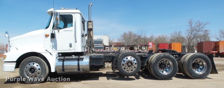 image for item DA0649 2002 International 9100i semi truck