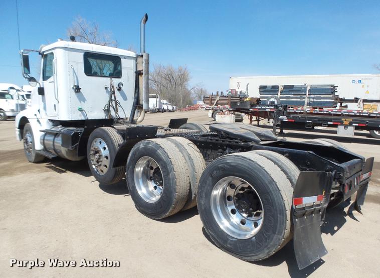 image for item DA0649 2002 International 9100i semi truck