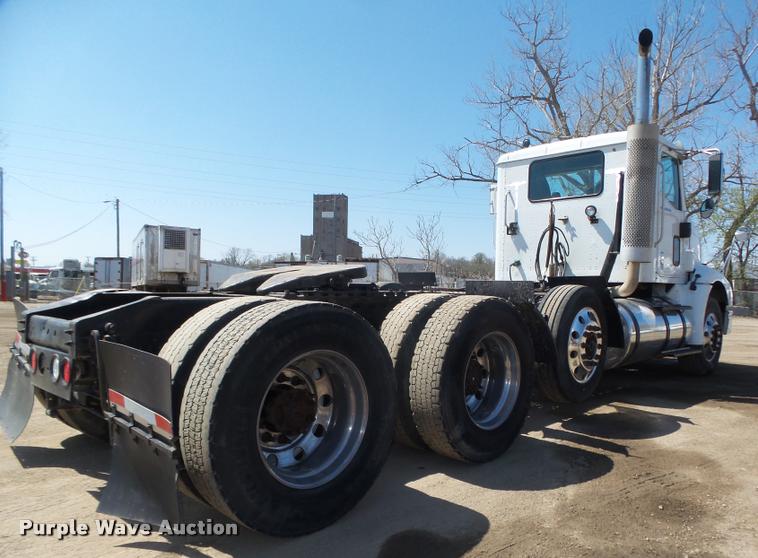 image for item DA0649 2002 International 9100i semi truck