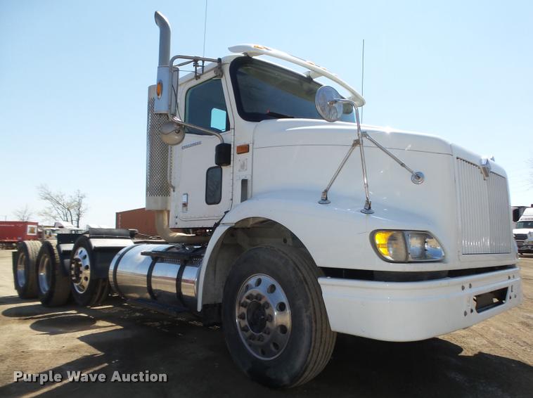 image for item DA0649 2002 International 9100i semi truck