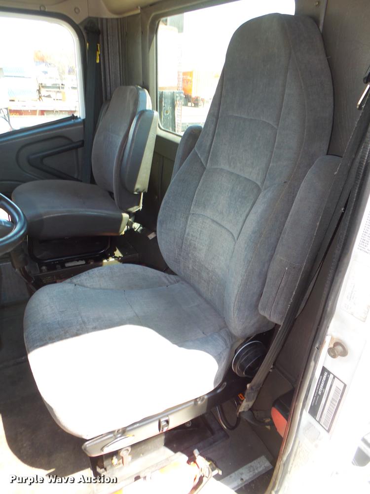 image for item DA0649 2002 International 9100i semi truck