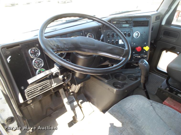 image for item DA0649 2002 International 9100i semi truck