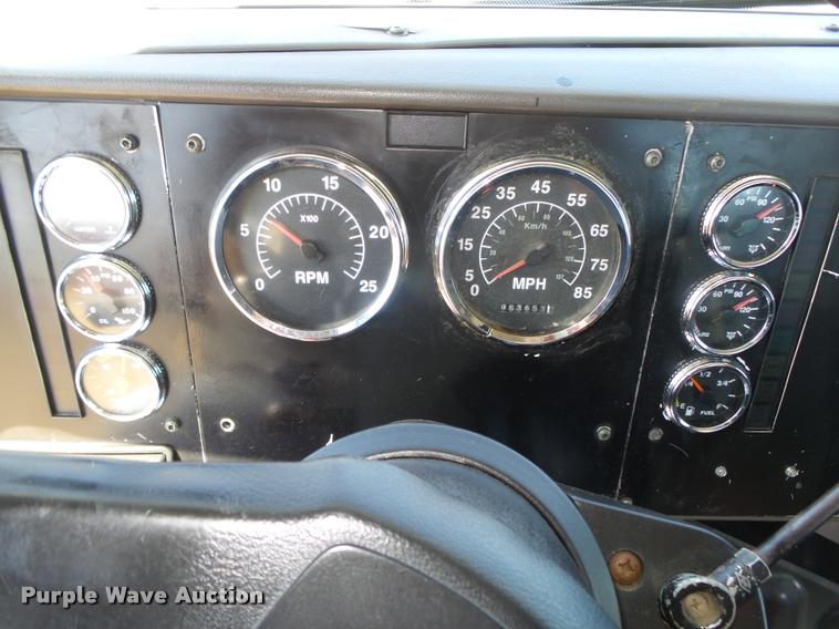 image for item DA0649 2002 International 9100i semi truck