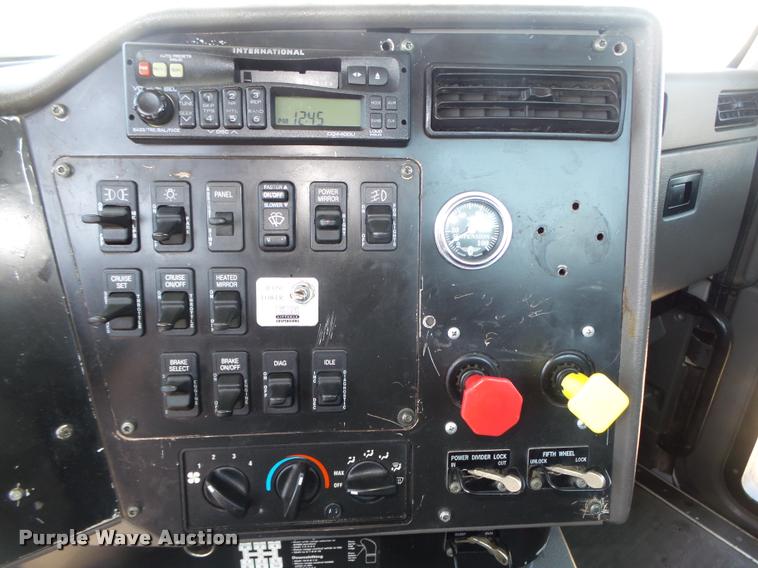 image for item DA0649 2002 International 9100i semi truck