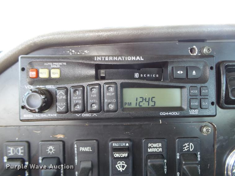 image for item DA0649 2002 International 9100i semi truck